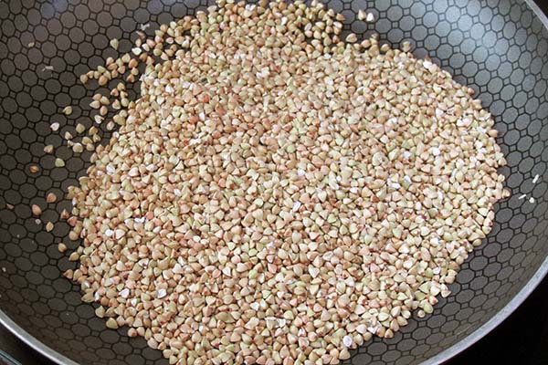 Toast the buckwheat groats