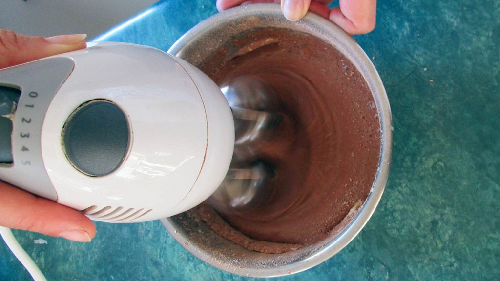 Add dry ingredients to wet and blend together again.