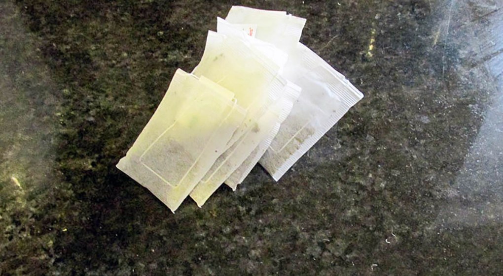 2 litres use 4-6 tea bags or 4 litres use 8-12 tea bags