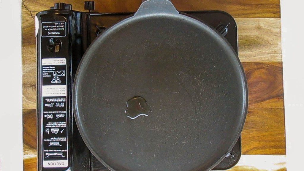 Lightly oil the bottom of the pan and preheat the pan over a low to medium heat.