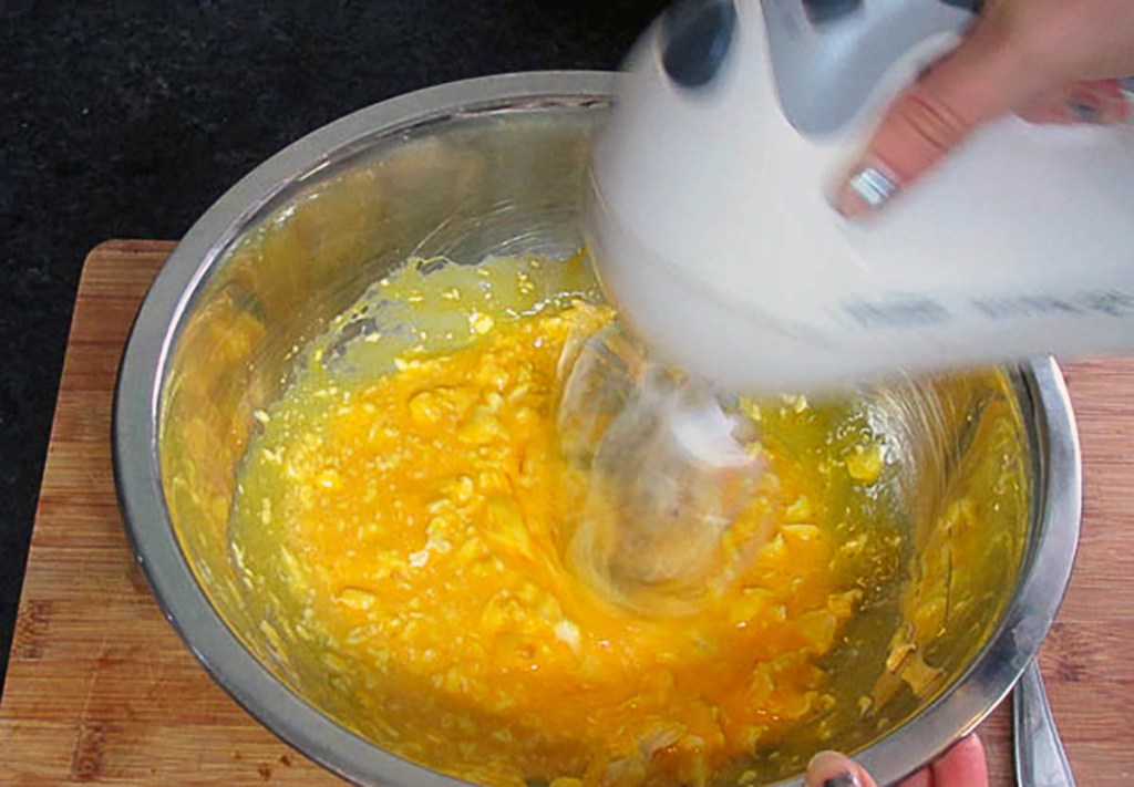 whisk together the egg yolks, cream cheese and garlic powder until smooth.