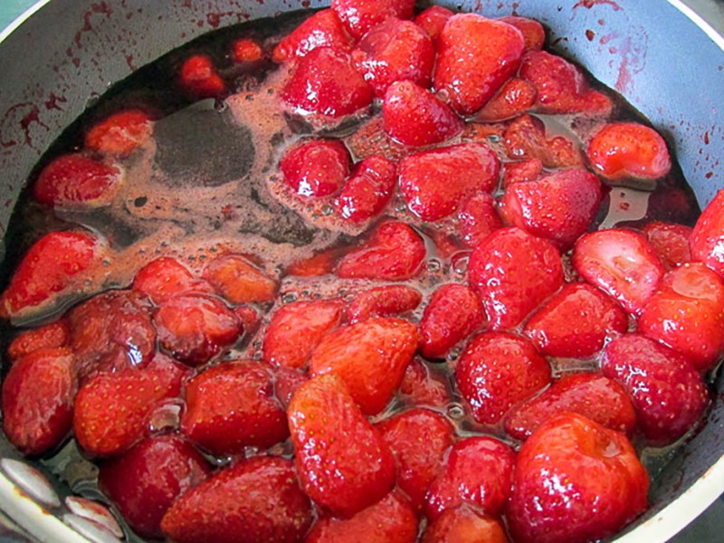 Strawberry balsamic sauce