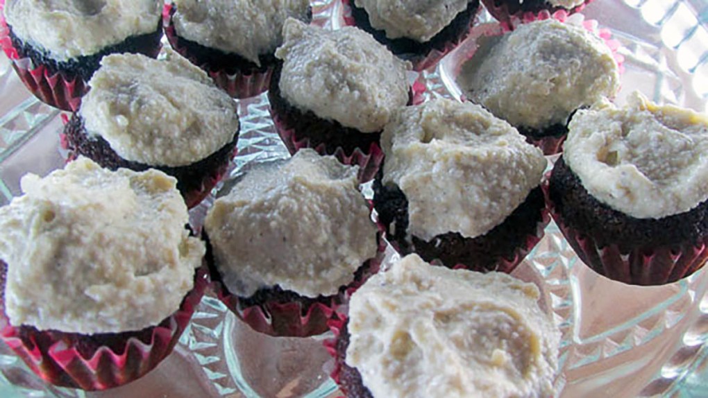 Small vanilla cupcakes with vanilla icing