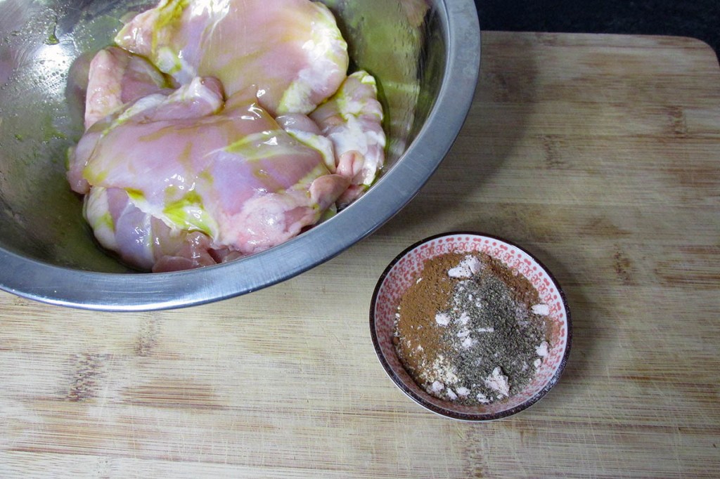 Take the paprika, chipotle, ground cinnamon, garlic powder, salt and pepper.