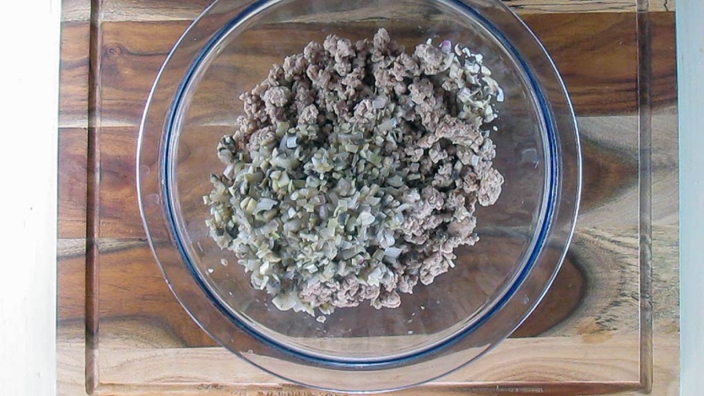 Chicken, mushrooms and shallots.