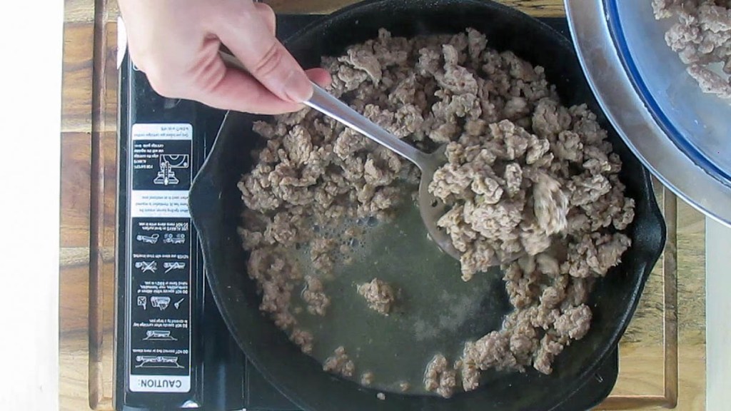 When the chicken is cooked, remove it from the pan.