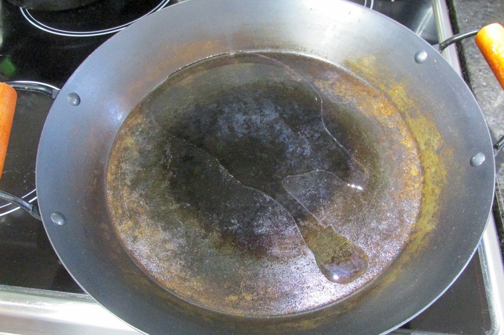 Over a medium heat in a frying pan heat some oil.
