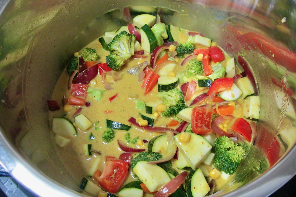 Add the sweetcorn and broccoli to the pot.