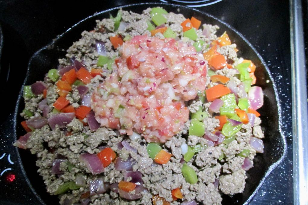 Add the salsa to the pan.