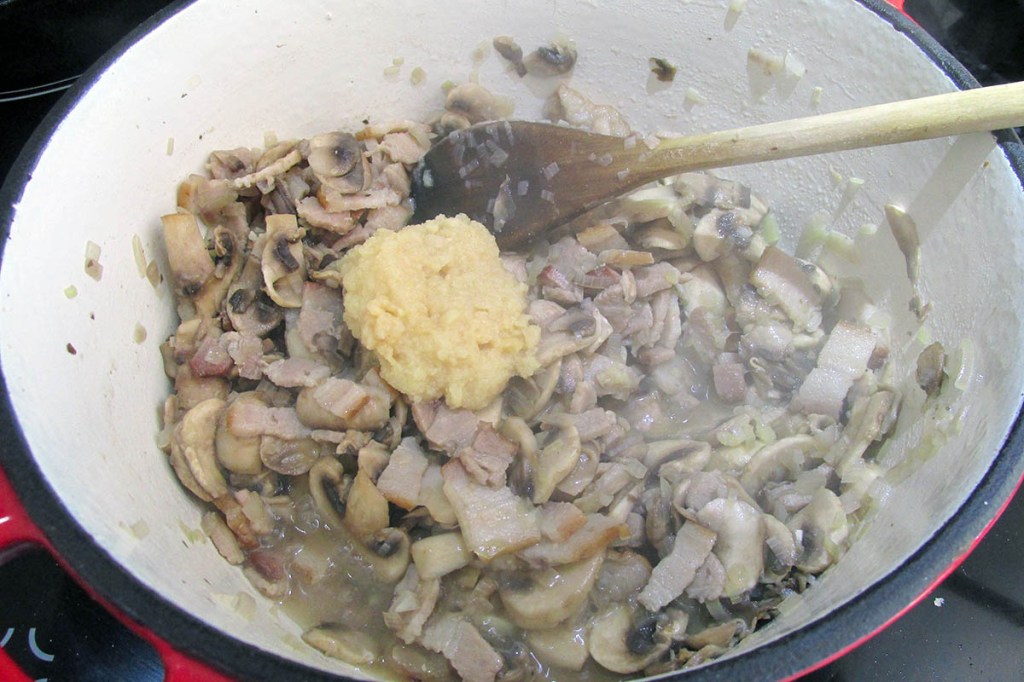 Add the garlic to the pan and cook for another minute.
