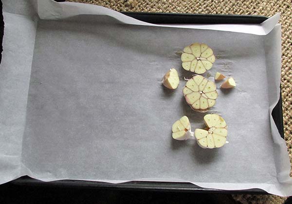 Place one garlic bulb on the baking tray.