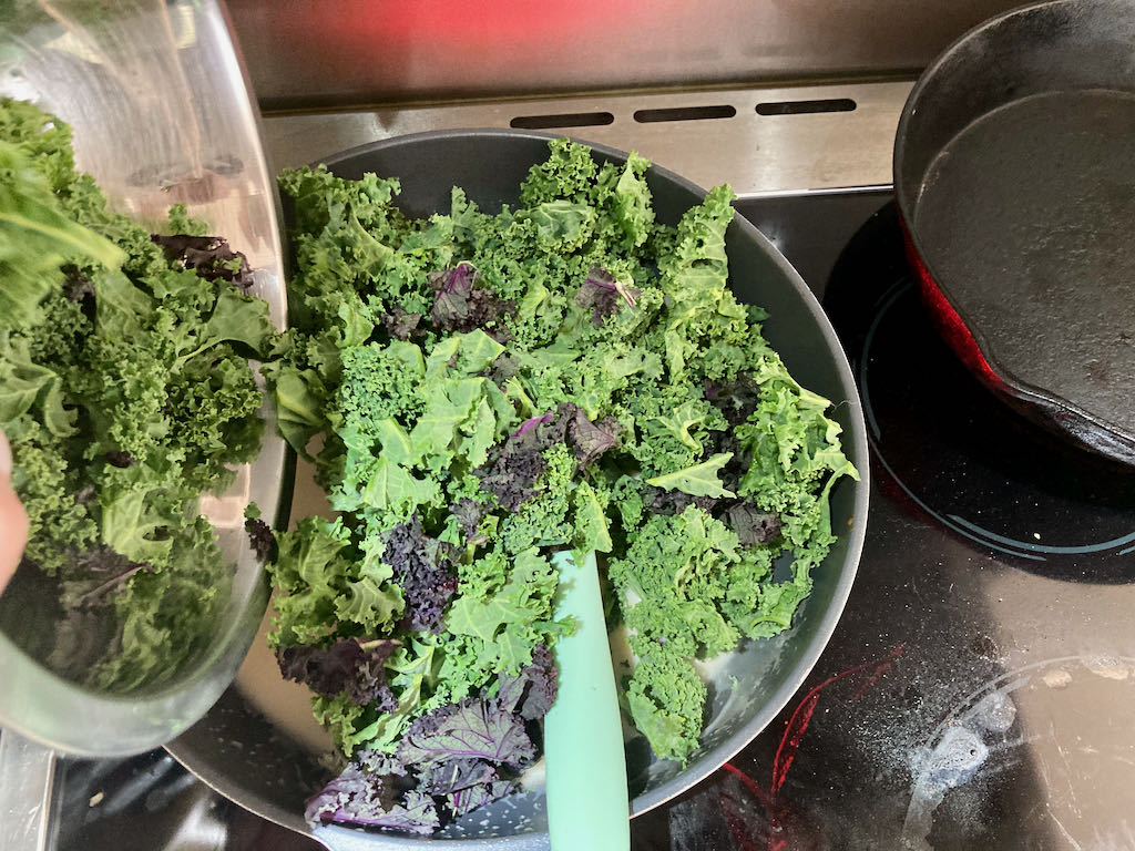 Add the kale to the coconut cream.