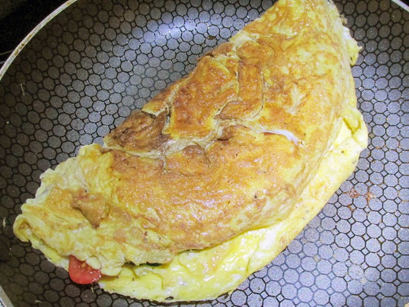 Tomato, Spinach & Goat Cheese&nbsp;Omelette